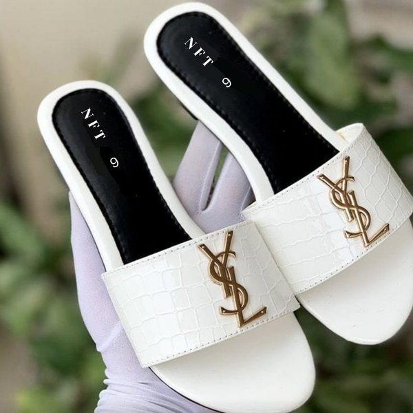 Chic White Crocodile-Textured Flat