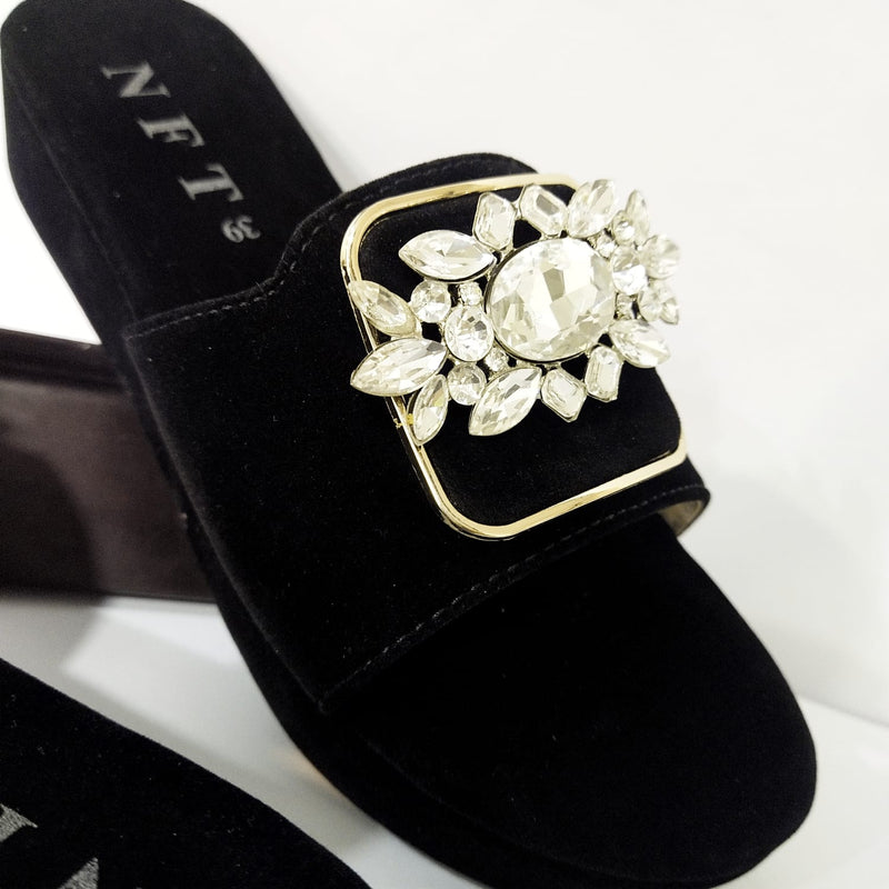 FANCY BUCKLE SLIPPER